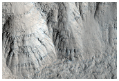 Capas de estratos en un terraplén en la región Echus Chasma 