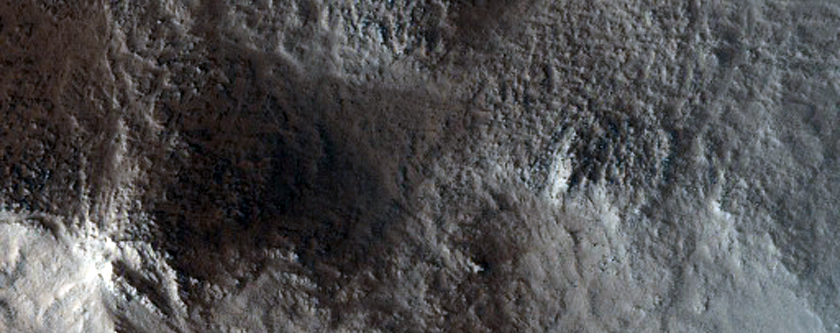 Picco centrale di un grande cratere da impatto