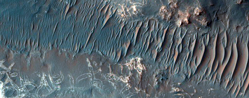 Dual-Outlined Polygon Pattern in Uzboi Vallis in MOC Image R14-02434