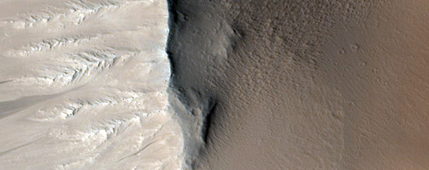 Intra-Block Faulting in Olympus Mons Aureole