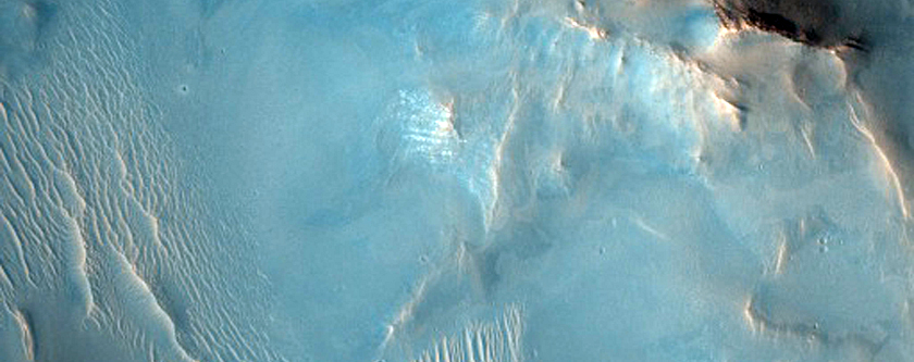Nemrég keletkezett 15 km átmérőjű kráter