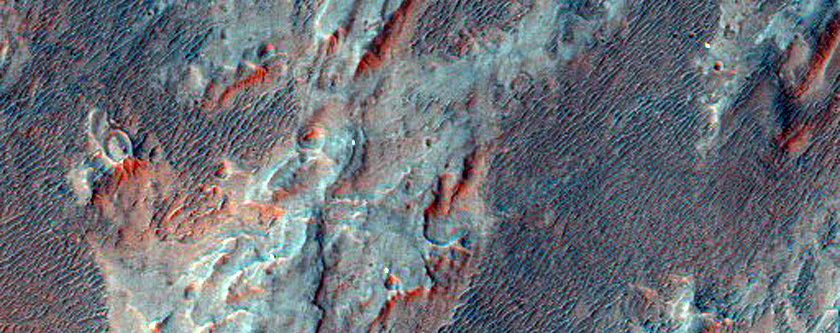 Elágazó gerincformák a Holden kráter északi részén