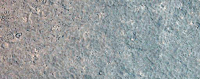 Cràters d’1-2 quilòmetres de diàmetre a la planúria oest d’Elysium