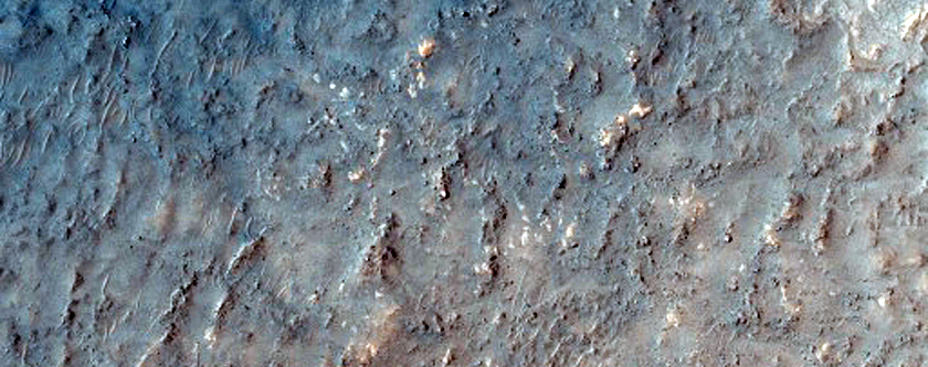Lehetséges hidratáció egy déli közepes szélességen található kráter üledékében