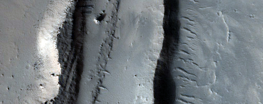 Mounds in Tractus Fossae