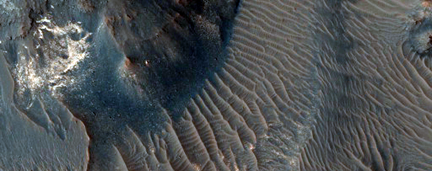 Light-Toned Outcrop in Hummock of Iani Chaos