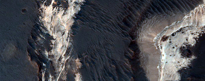 Layered Bedrock in Northeast Hellas Planitia