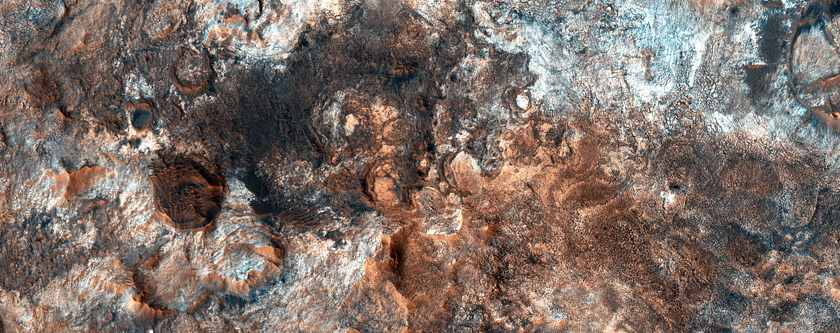 Light-Toned Outcrops Near Crater Rim in Arabia Terra