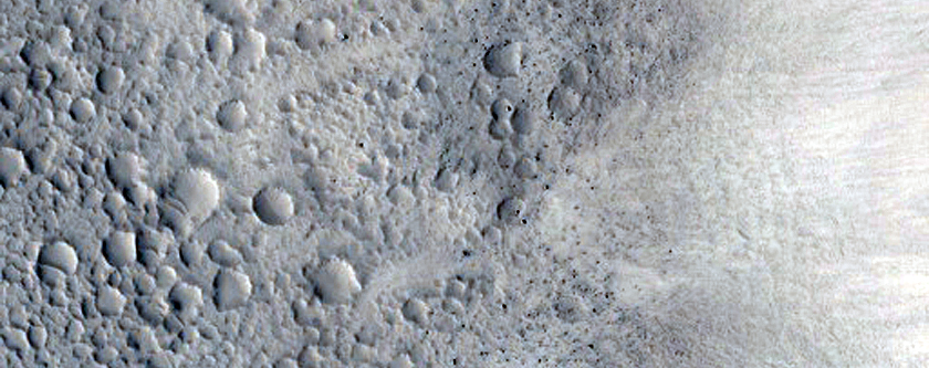 Well-Preserved 5-Kilometer Diameter Impact Crater in Amazonis Planitia