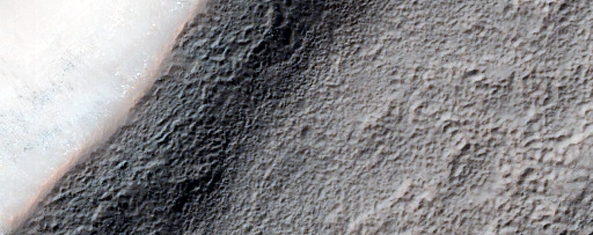 Olivine-Rich Small Crater in Terra Sirenum