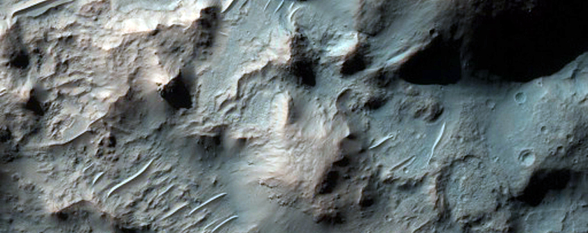 Central Structures of an Impact Crater in Terra Sirenum