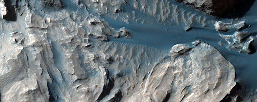 Gale Crater Layers in Northeast Section of Mound with Possible Sulfates