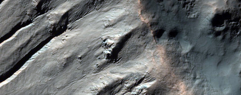 Gullied Crater Wall in Sirenum Fossae