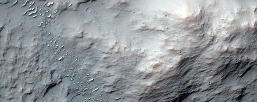 Possible Compositional Variations in Sirenum Fossae