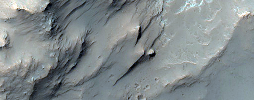 Light-Toned Deposit in Sirenum Fossae Crater