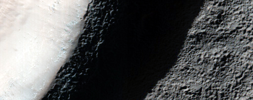 Olivine-Rich Small Crater in Terra Sirenum