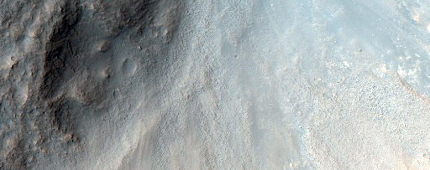 Well-Preserved 5-Kilometer Diameter Impact Crater in Chryse Planitia