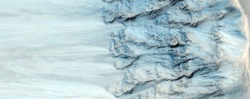 Rim of 20-Kilometer Diameter Impact Crater in Eastern Isidis Planitia