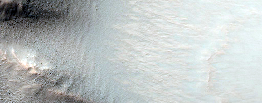 Well-Preserved 15-Kilometer Diameter Crater Northwest of Hellas Planitia