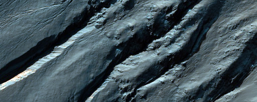 Crater in Terra Sirenum