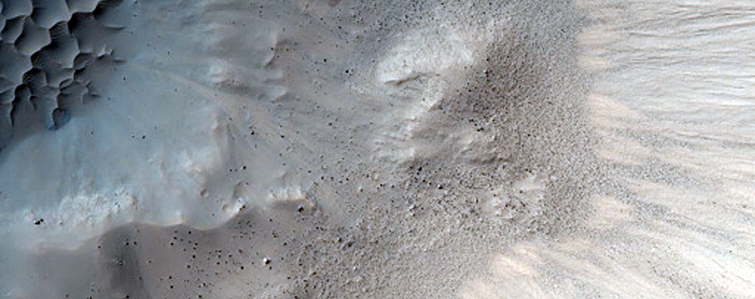 Fresh 3-Kilometer Diameter Crater near Margaritifer Region
