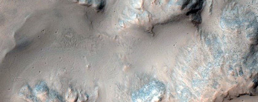 Well-Preserved 5-Kilometer Diameter Crater South of Isidis Planitia