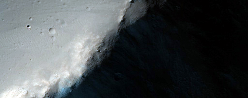 Olivine-Rich Crater Wall in Terra Sirenum