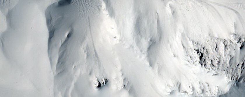 Well-Preserved 20-Kilometer Diameter Impact Crater in Arabia Terra