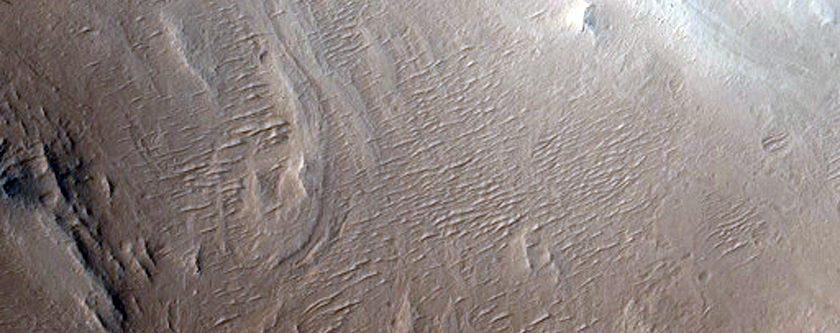Light and Dark Slope Streak Seen in MOC E18-00638