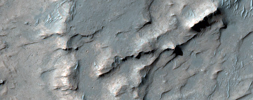 Clay-Bearing Outcrops in Sirenum Region Intercrater Plains