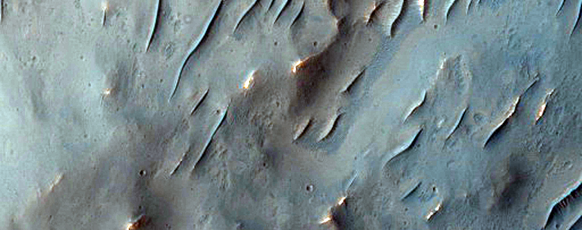 Very Well-Preserved 15-Kilometer Diameter Crater in Thaumasia Planum