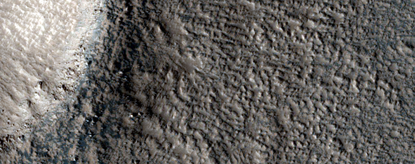 Well-Preserved 1-Kilometer Diameter Impact Crater in Arcadia Planitia