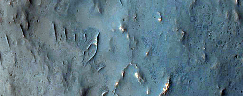 Very Well-Preserved 15-Kilometer Diameter Crater in Thaumasia Planum