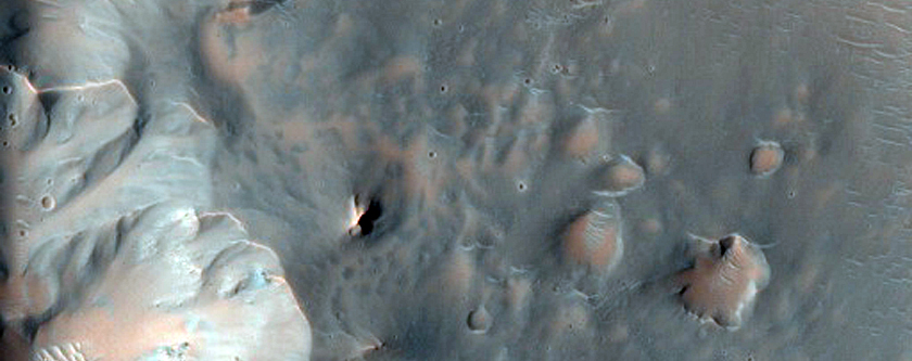 Well-Preserved 11-Kilometer Diameter Crater in Tyrrhena Terra