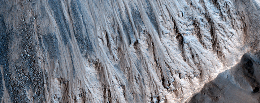 Un cratre avec ravines dans la zone tropicale de Mars