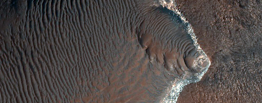 Bedrock Layers Exposed in West Proctor Crater