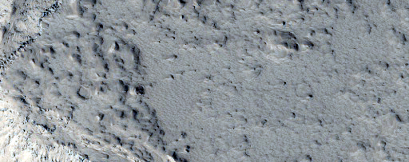 Fractures and Uplifted Portion of Floor of Echus Chasma