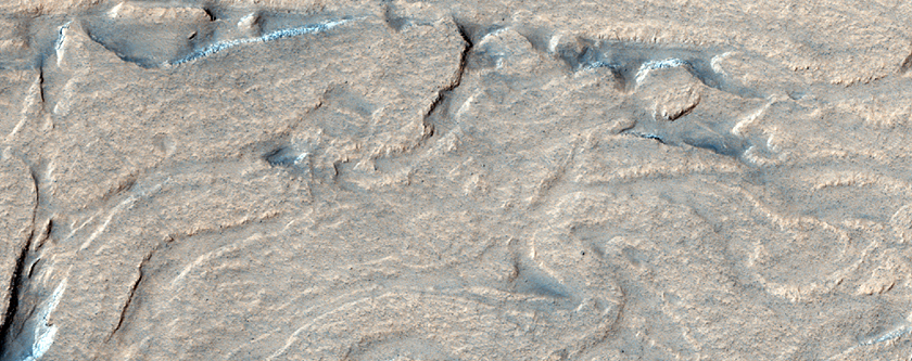 Terreno em faixas em Hellas Planitia