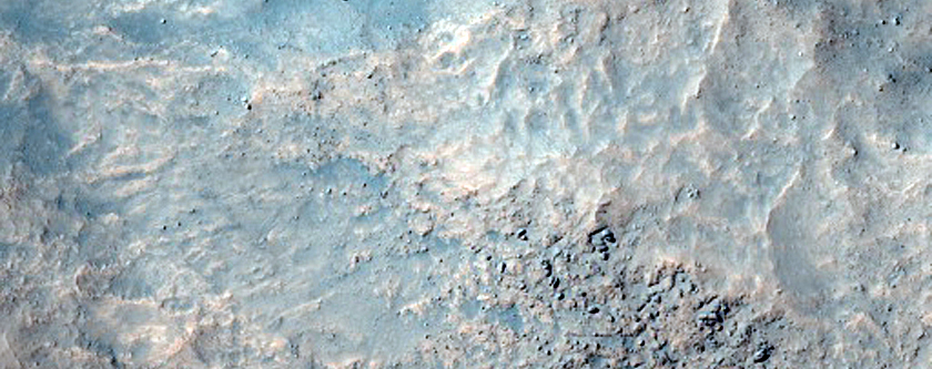 Central Structure of an Impact Crater in Terra Sirenum