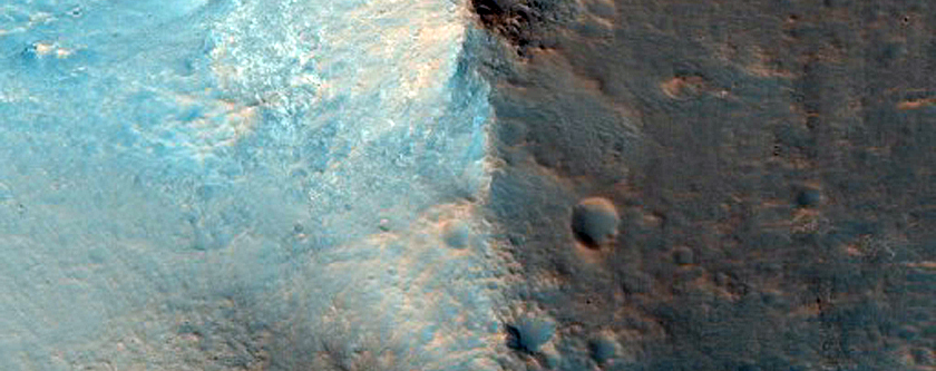 Central Structure of Large Crater in Western Arabia Terra