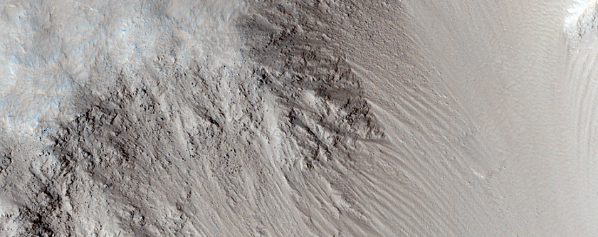 Η Πλαγιά του Κρατήρα Gale ’πάνω από την Θέση Προσεδάφισης της Αποστολής MSL 