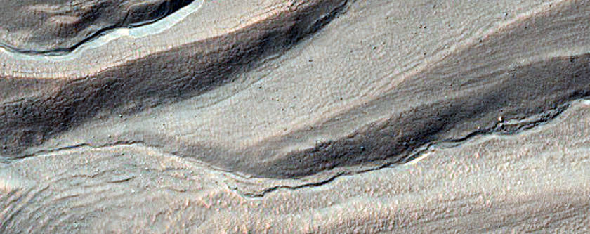 Gullies on Massif Northwest of Argyre Planitia