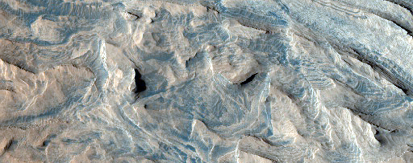Very Long Sequence of Layering in Becquerel Crater