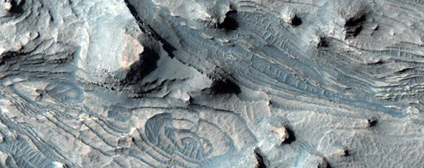 На этом изображении показаны впечатляющие слои дна Candor Chasma. Большого каньона в системе Valles Marineris.