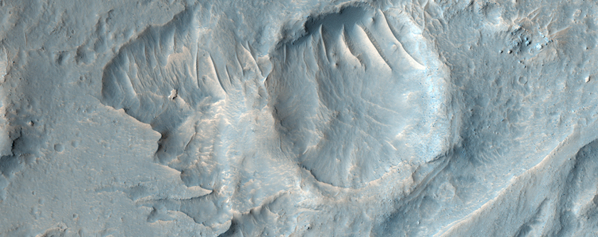 Montículo y suelo sureños en capas dentro del cráter Gale