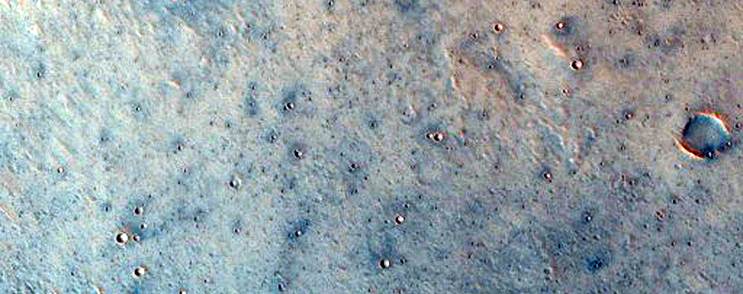 Kilometer-Sized Rayed Crater in Elysium Planitia