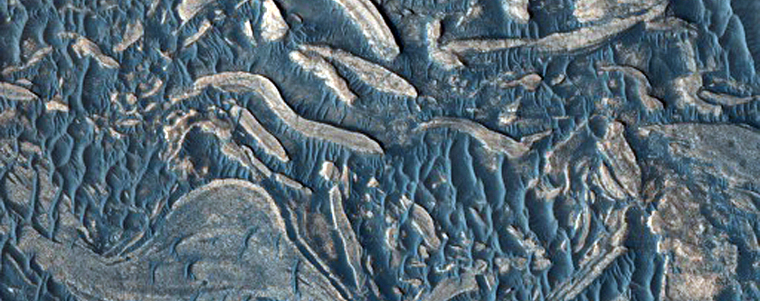 Light-Toned Layering in Ius Chasma