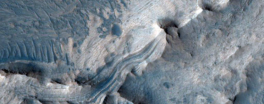 Light and Dark-Toned Layered Deposits in East Candor Chasma