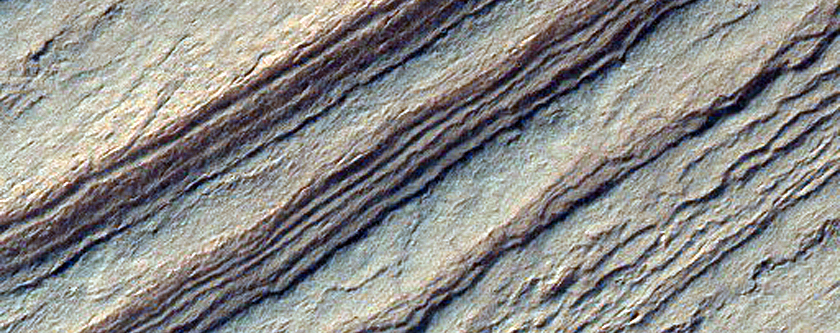Layers at the Head of Chasma Australe Exposed over 270 Degrees of Azimuth