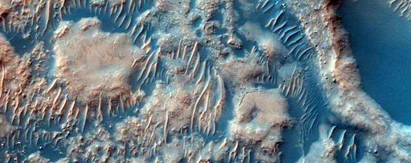 Complex Dunes in Kaiser Crater